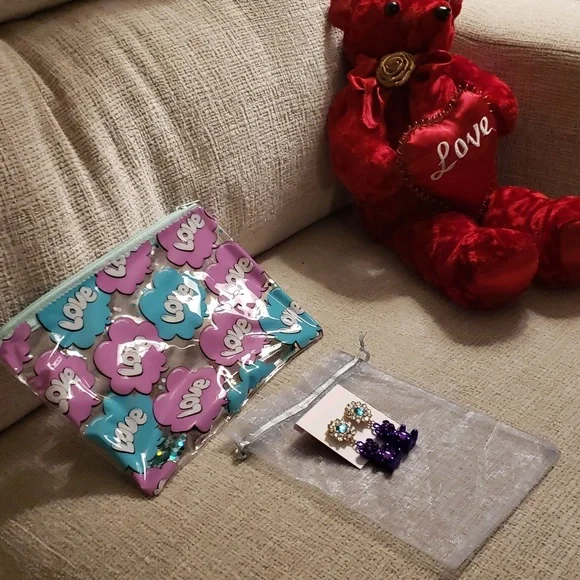 2 pc Bundle  Betsey Johnson Earrings & small makeup bag* - Picture 8 of 13